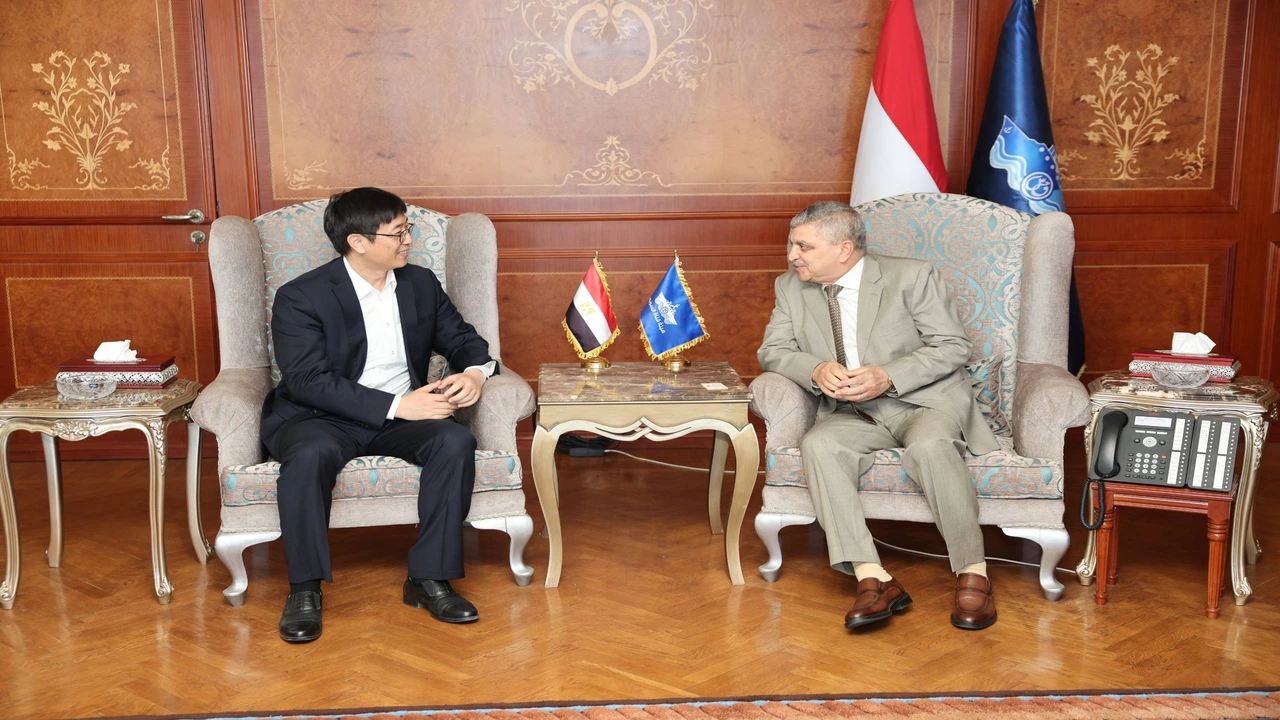 أسامة ربيع يناقش تعزيز الشراكة الاستثمارية مع قيادة شركة تيدا مصر الصينية